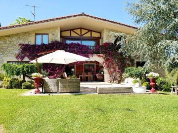 Casa chalet en Venta en Loiu