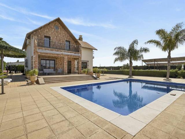 Casa chalet en Venta en Lora del Río