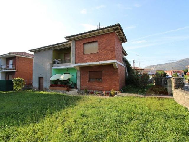 Casa chalet en Venta en Los Corrales de Buelna