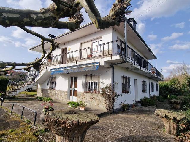 Casa chalet en Venta en Arzúa