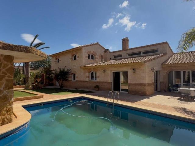 Casa chalet en Venta en Los Nietos