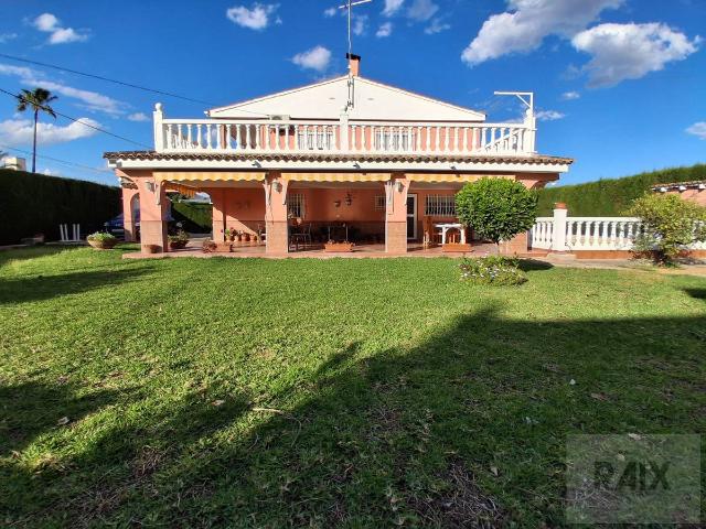 Casa chalet en Venta en Los Pinares La Masia
