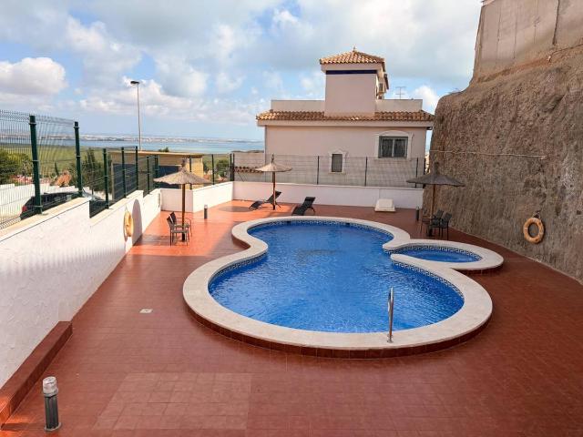 Casa chalet en Venta en Los Urrutias