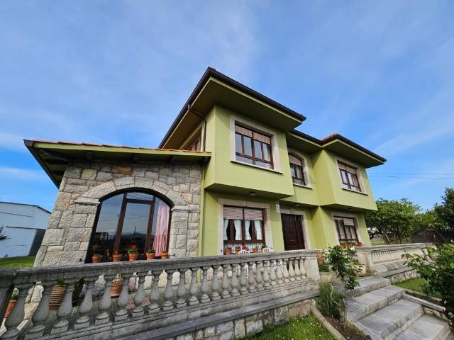 Casa chalet en Venta en Llaranes