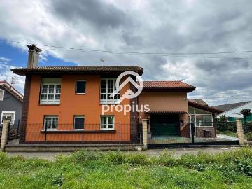 Casa chalet en Venta en Llaranes