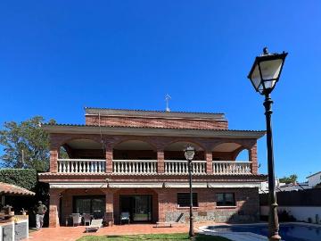 Casa chalet en Venta en Lluminetes