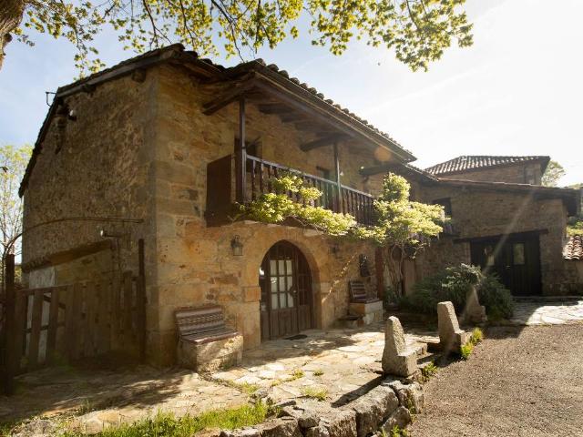 Casa chalet en Venta en Luena