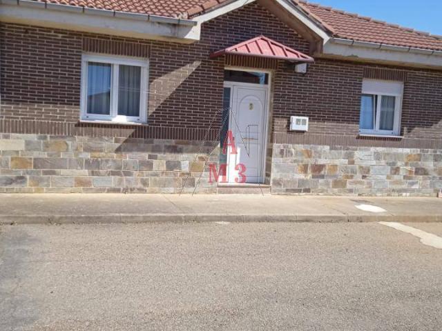 Casa chalet en Venta en Luyego