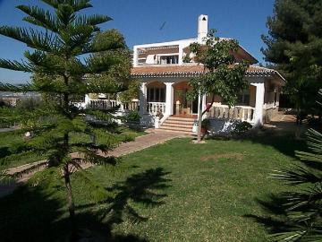 Villa en venta en Alhaurín de la Torre - Jardín