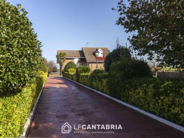 Casa chalet en Venta en Maoño Azoños