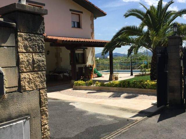Casa chalet en Venta en Maruri Jatabe