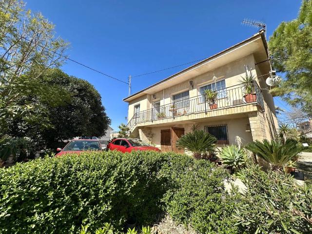 Casa chalet en Venta en Marchena