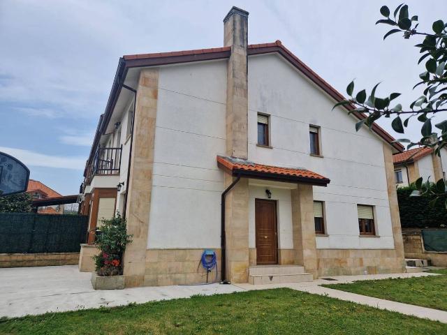 Casa chalet en Venta en Reocín