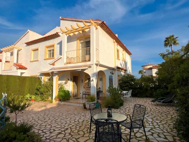 Casa chalet en Venta en Marisol Park Ortembach Los Almendros