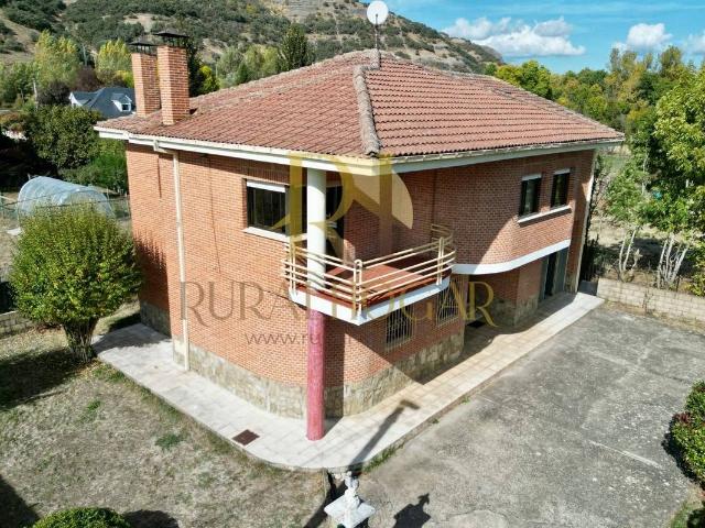 Casa chalet en Venta en Matallana de Torío