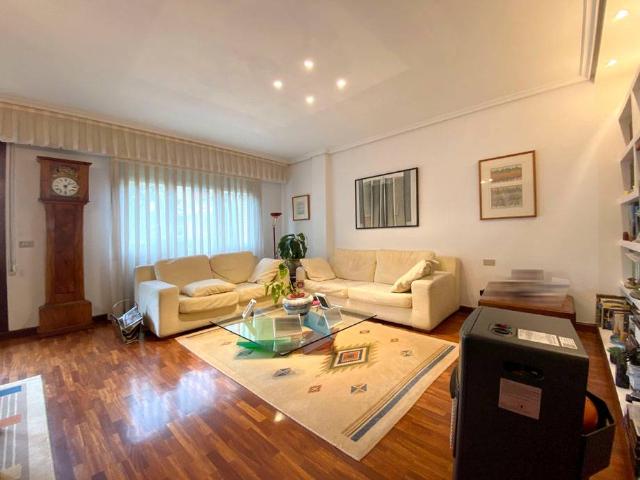 Casa chalet en Venta en Mendizorrotza Armentia