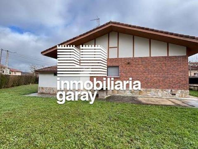 Casa chalet en Venta en Medina de Pomar
