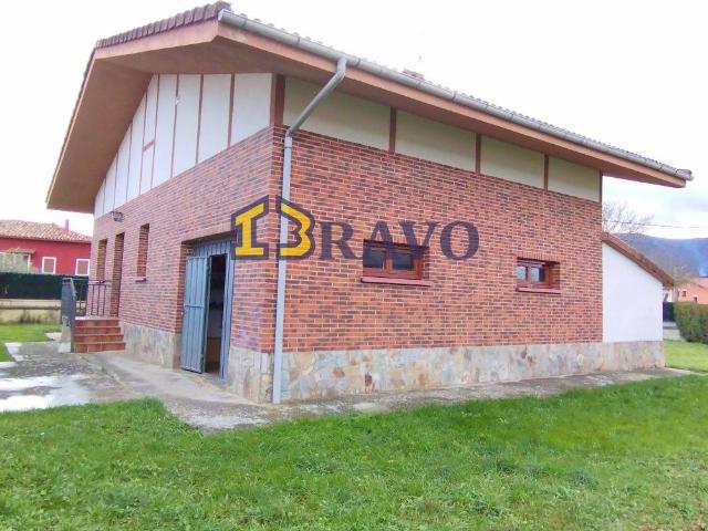 Casa chalet en Venta en Medina de Pomar