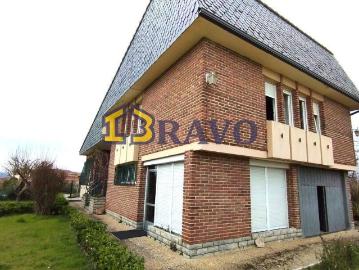 Casa chalet en Venta en Medina de Pomar