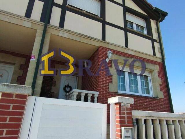 Casa chalet en Venta en Medina de Pomar