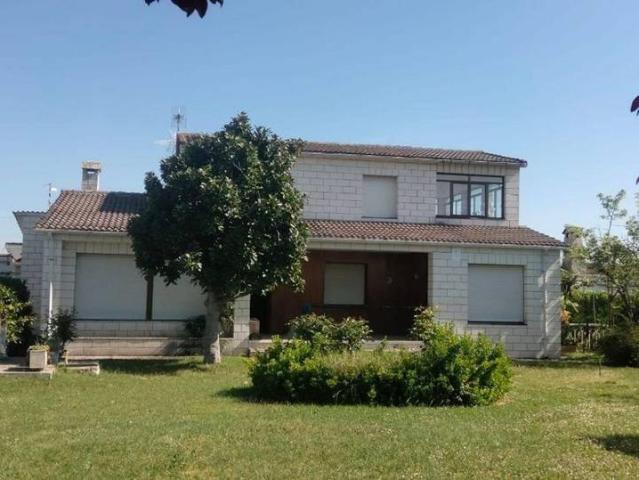 Casa chalet en Venta en Medina de Pomar
