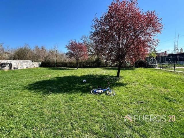 Casa chalet en Venta en Medina de Pomar