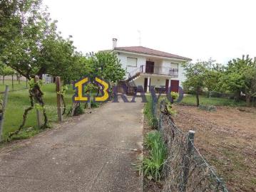 Casa chalet en Venta en Medina de Pomar
