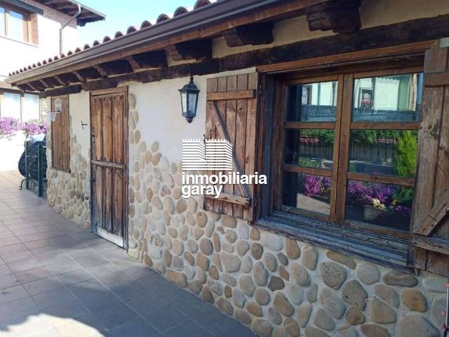 Casa chalet en Venta en Medina de Pomar