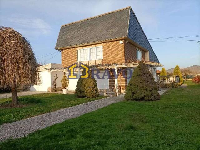 Casa chalet en Venta en Medina de Pomar
