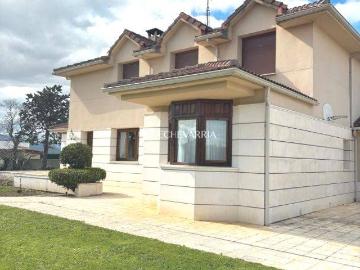 Casa chalet en Venta en Medina de Pomar