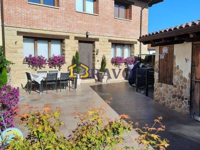 Casa chalet en Venta en Medina de Pomar