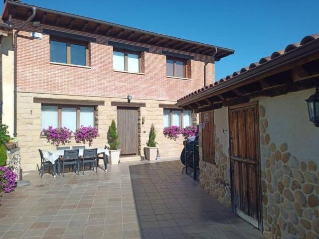 Casa chalet en Venta en Medina de Pomar