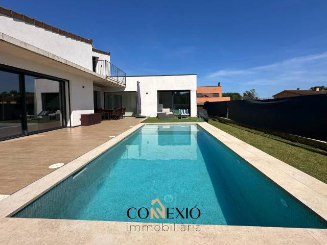 Casa chalet en Venta en Medinyà