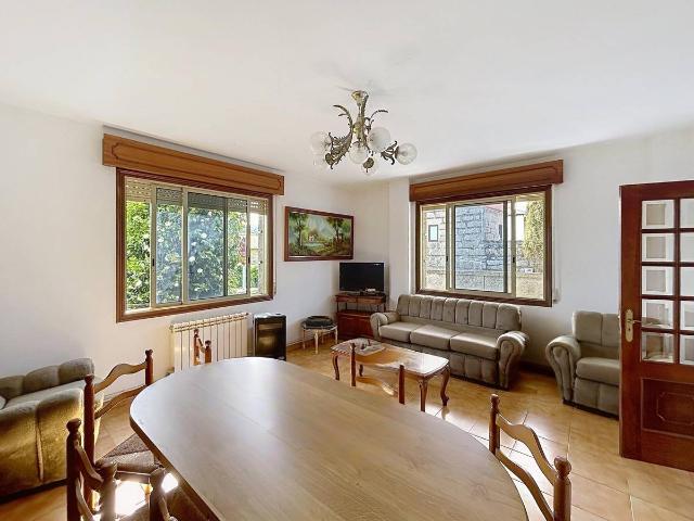 Casa chalet en Venta en Meis