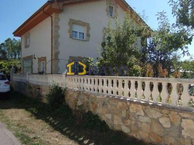 Casa chalet en Venta en Merindad de Montija