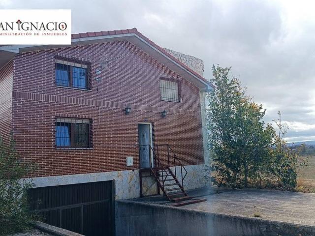 Casa chalet en Venta en Merindad de Montija