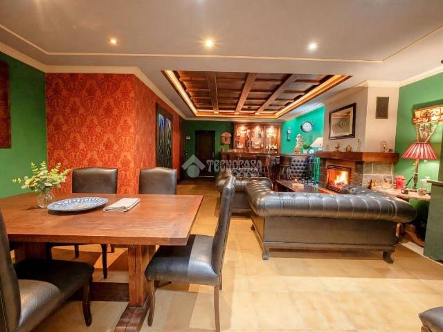 Casa chalet en Venta en Miralbueno