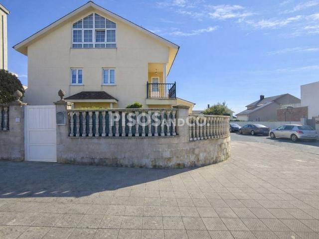 Casa chalet en Venta en Bergondo