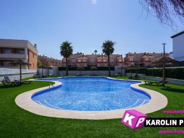 Villa en venta en Los Arenales del Sol - Jardín