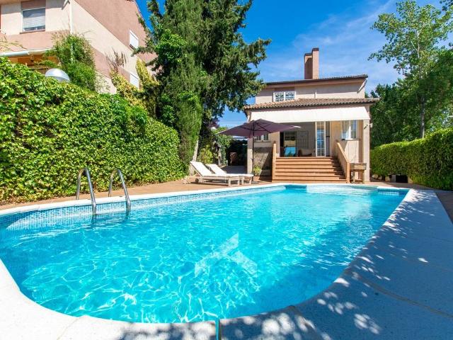 Casa chalet en Venta en Monte Rozas