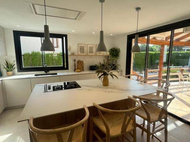 Casa chalet en Venta en Montealegre
