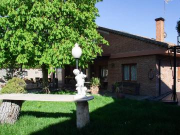 Casa chalet en Venta en Monterrubio de Armuña