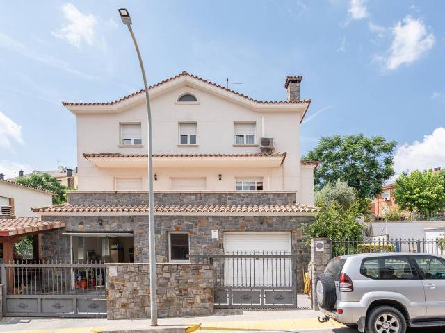Casa chalet en Venta en Montornès del Vallès