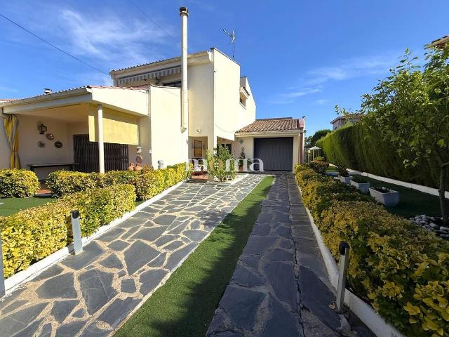 Casa chalet en Venta en Montornès del Vallès
