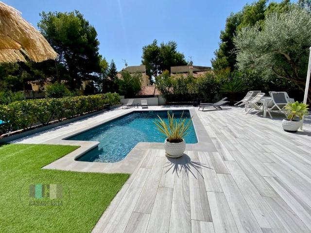 Casa chalet en Venta en Montornés Las Palmas El Refugio