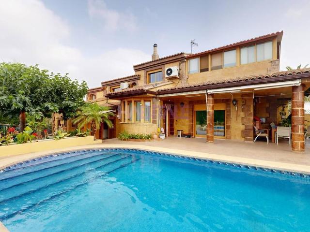 Casa chalet en Venta en Montserrat