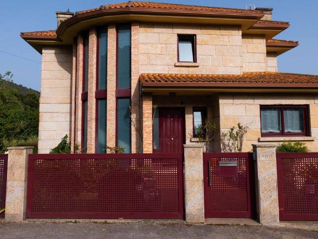 Casa chalet en Venta en Moaña