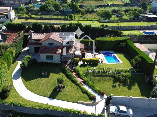 Casa chalet en Venta en Moaña