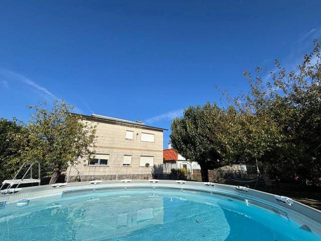 Casa chalet en Venta en Moaña