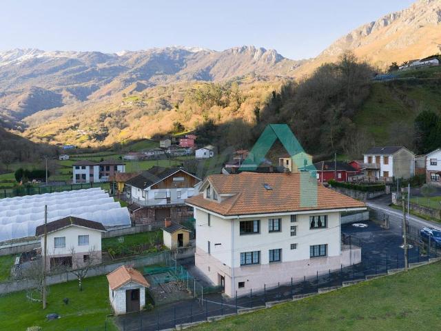 Casa chalet en Venta en Morcín